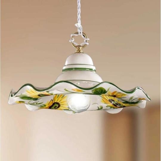 romantikus stilusu fuggesztek elegans viragos rusztikus mediterran kezzel festett vilagitas gerenda mennyezet paraszthaz napraforgo mintas polgari elegans porcelan kovacsoltvas diszes olasz toszkan hangulatu lampak.jpg